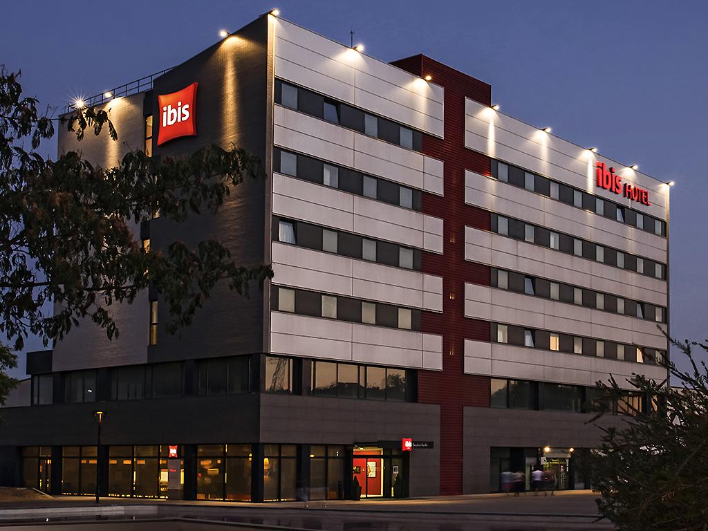 Ibis Ripollet Hotel Exterior foto